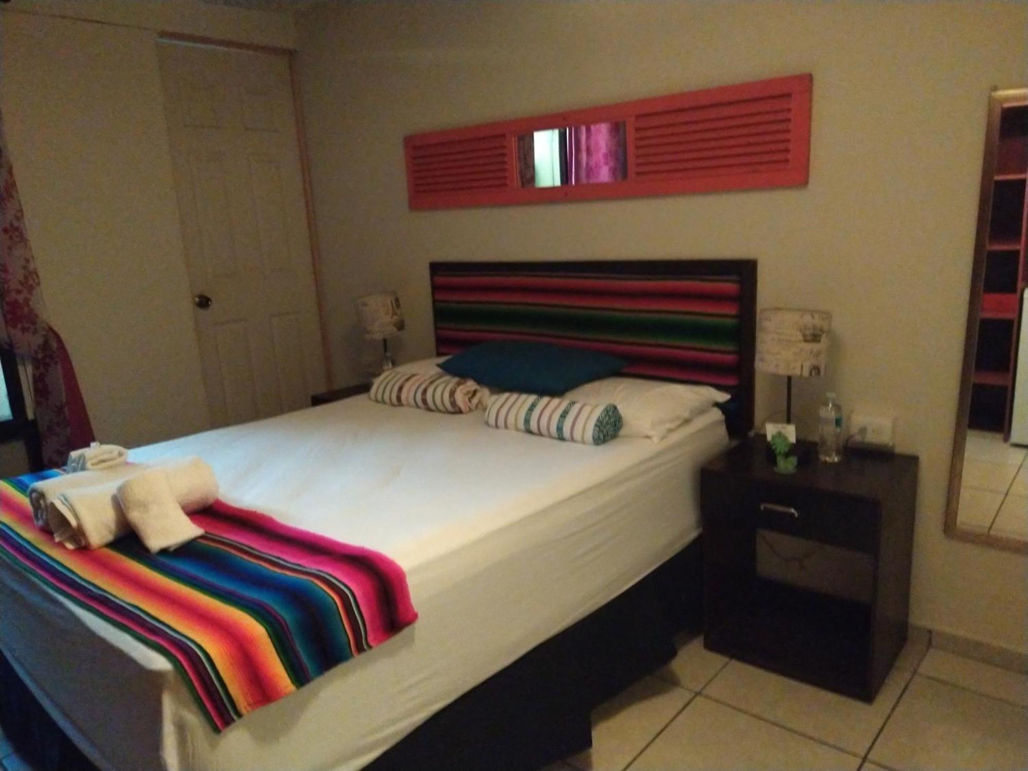 Hotel Antiguo Antiguo Cuscatlán Szoba fotó